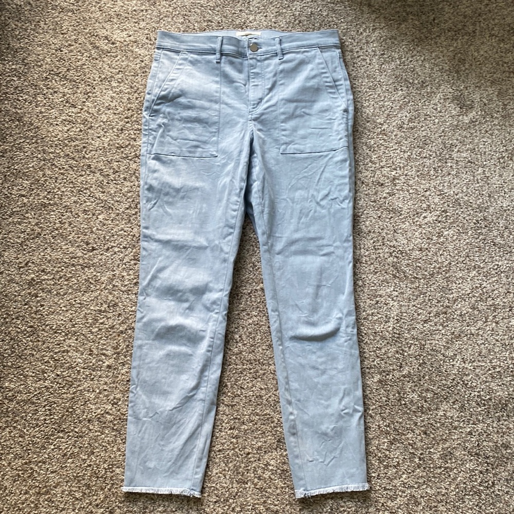 LOFT- Cropped pants in light blue with frayed ankles